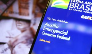 Read more about the article Para garantir auxílio emergencial Governo estuda a possibilidade de congelar salário  dos servidores