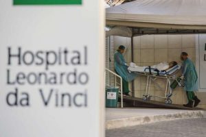 Read more about the article Profissionais da saúde são convocados com urgência para atuar em hospitais do Ceará