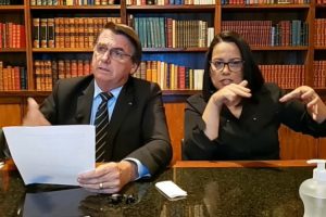 Read more about the article Bolsonaro reforça envio de 100 cilindros de oxigênio para o Ceará até esta sexta