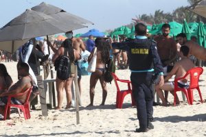 Read more about the article Secretários de saúde do Brasil solicitam fechamento de praias e toque de recolher nacional para frear pandemia