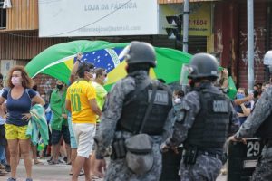 Read more about the article Bolsonaristas protestam contra lockdown no  Centro de Fortaleza pelo segundo dia