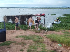 Read more about the article Vinte pessoas são levadas a delegacia por aglomeração em açude no interior do Ceará