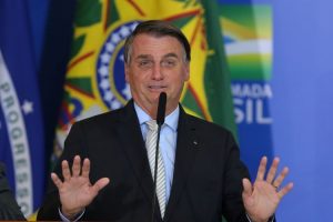 Read more about the article Bolsonaro manda jornalista “calar a boca” ao ser questionado sobre uso de máscara