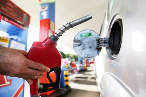 Read more about the article Preços de gasolina e diesel sobem nas refinarias nesta terça-feira