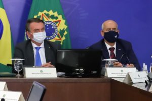 Read more about the article Bolsonaro ao lado de Ramos: “quando último brasileiro tomar a vacina, eu tomo”