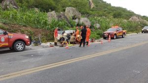 Read more about the article Acidente entre carro e caminhão deixa quatro mortos da mesma família