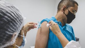 Read more about the article Ceará precisa vacinar pelo menos 60% da população para controlar a pandemia, diz estudo