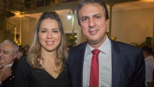 Read more about the article Camilo Santana e Onélia esperam terceiro filho