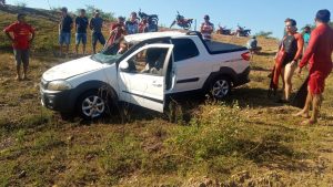 Read more about the article Carro que caiu em açude em Quixelô é retirado; homem morreu afogado e duas pessoas sobreviveram