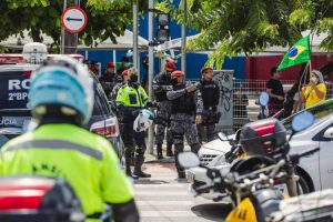 Read more about the article 17 bolsonaristas são detidos por descumprirem medidas contra Covid-19 em protesto