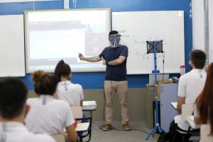 Read more about the article Retorno das aulas presenciais no Ensino Médio no Ceará vira impasse