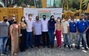 Read more about the article Deputado Júnior Mano participa do lançamento do projeto “Estradas do Aquiraz”, com o prefeito Bruno Gonçalves