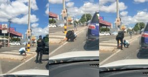 Read more about the article Policial para carro e ajuda vendedor a recolher chicletes caídos no chão no Ceará