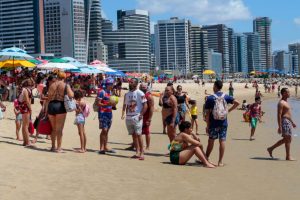 Read more about the article Barracas de praia na Beira Mar têm grande movimentação neste domingo, 13