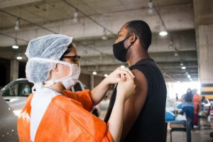 Read more about the article 50% da população de Fortaleza está imunizada contra a Covid-19