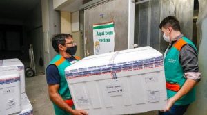 Read more about the article Novo lote com 255.150 doses de vacinas contra a Covid-19 chega ao Ceará