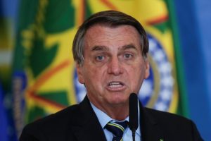 Read more about the article Bolsonaro ataca Lula e diz que resiste à ditadura de outros poderes