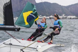 Read more about the article Olimpíada: Martine Grael e Kahena Kunze trazem ouro para o Brasil na vela