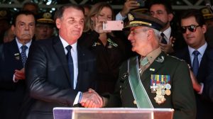 Read more about the article Bolsonaro fará demonstração de força com desfile de tanques e lança-mísseis