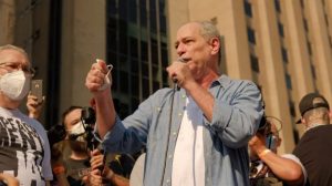 Read more about the article Em discurso na Paulista, Ciro faz aceno ao PT ao pedir união pelo impeachment de Bolsonaro