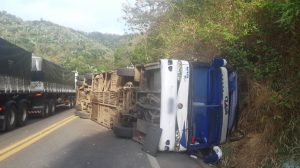 Read more about the article Ônibus com candidatos ao exame da Funsaúde tomba na serra de Tianguá e deixa 4 mortos