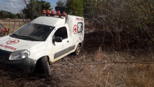 Read more about the article Motorista perde o controle e Ambulância invade propriedade em Ipaporanga