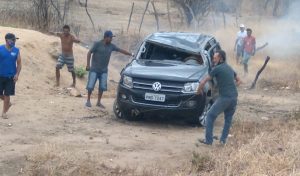 Read more about the article Motorista perde controle e carro capota no bairro Alto da Torre em Tamboril