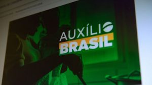 Read more about the article Bolsonaro sanciona com vetos lei do Auxílio Brasil