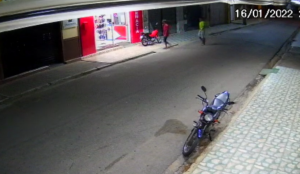 Read more about the article Motocicleta é tomada de assalto no centro de Ipueiras na noite deste domingo (16)