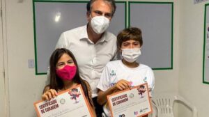 Read more about the article Covid-19: Filhos de Camilo e Onélia Santana são vacinados com a 1ª dose da vacina