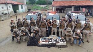 Read more about the article Cotar apreende várias armas, drogas e dinheiro em grande operação em Itapipoca