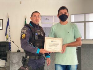 Read more about the article Sargento Erinaldo recebe título de cidadão Tamborilense