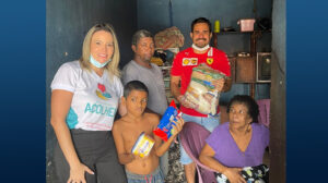 Read more about the article Prefeita Giordanna Mano entrega cestas básicas em residências de Nova Russas