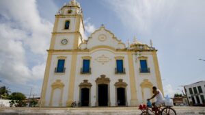 Read more about the article Igreja critica  festa na Semana Santa em Aracati com Bell Marques e Zé Vaqueiro