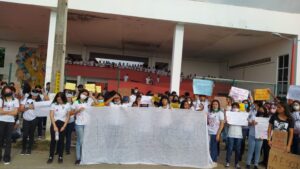 Read more about the article Estudantes protestam contra assédio sexual em escola de Pedra Branca