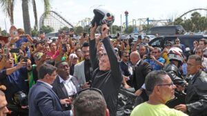 Read more about the article Bolsonaro faz moticiata com apoiadores nos Estados Unidos