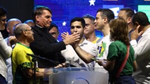 Read more about the article Bolsonaro: “Se Brasil tem problema, chama o capitão; se Ceará tem problema, chama o capitão”