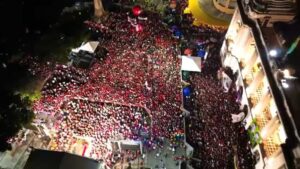 Read more about the article Bomba com fezes é lançada em evento de Lula no Rio de Janeiro