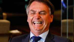 Read more about the article Bolsonaro diz que, se não fosse por ele, o Brasil “estaria no buraco”