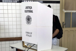 Read more about the article Eleitor que se recusar a entregar celular a mesário não poderá votar, diz TSE