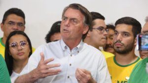 Read more about the article Bolsonaro chega a Fortaleza e nega que tenha feito críticas ao Nordeste