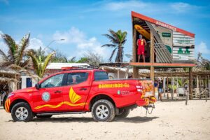 Read more about the article Sargento do Corpo de Bombeiros desaparece em mar após resgatar turistas em Jericoacoara