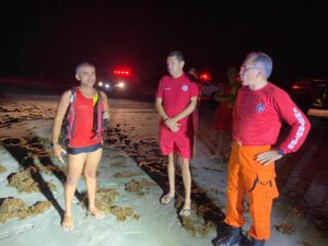 Read more about the article Bombeiro que desapareceu no mar ao tentar salvar turista sobrevive após nadar 21 km