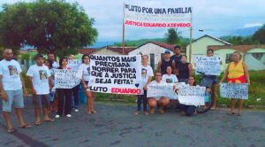 Read more about the article Após quatro meses, familiares e amigos de vítima de acidente em Ipueiras realizam protesto