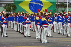 Read more about the article Batalhão da Guarda Presidencial se dirige à Praça dos Três Poderes em Brasília
