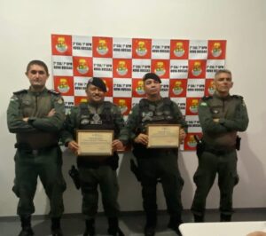 Read more about the article Sargento Joel e Cabo Wagner Chagas recebem certificado de destaque operacional da 2ªCIA/7ºBPM