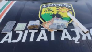 Read more about the article Força Tática realiza prisão por tráfico de drogas no bairro Timbaúba em Nova Russas