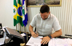 Read more about the article Tamboril: Prefeito Marcelo Mota envia aumento de 14,95% no piso dos professores à Câmara