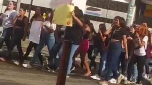 Read more about the article Estudantes fazem manifestação contra assédio sexual de professores em escola de Paraipaba