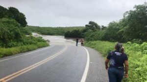 Read more about the article Motorista desaparece após pular de carro para se salvar de enxurrada em Senador Pompeu